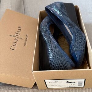 NWT NAVY 1.5” Wedge COLE HAAN Cap toe shoe stacked wedge & sole US 8.5 B in Box